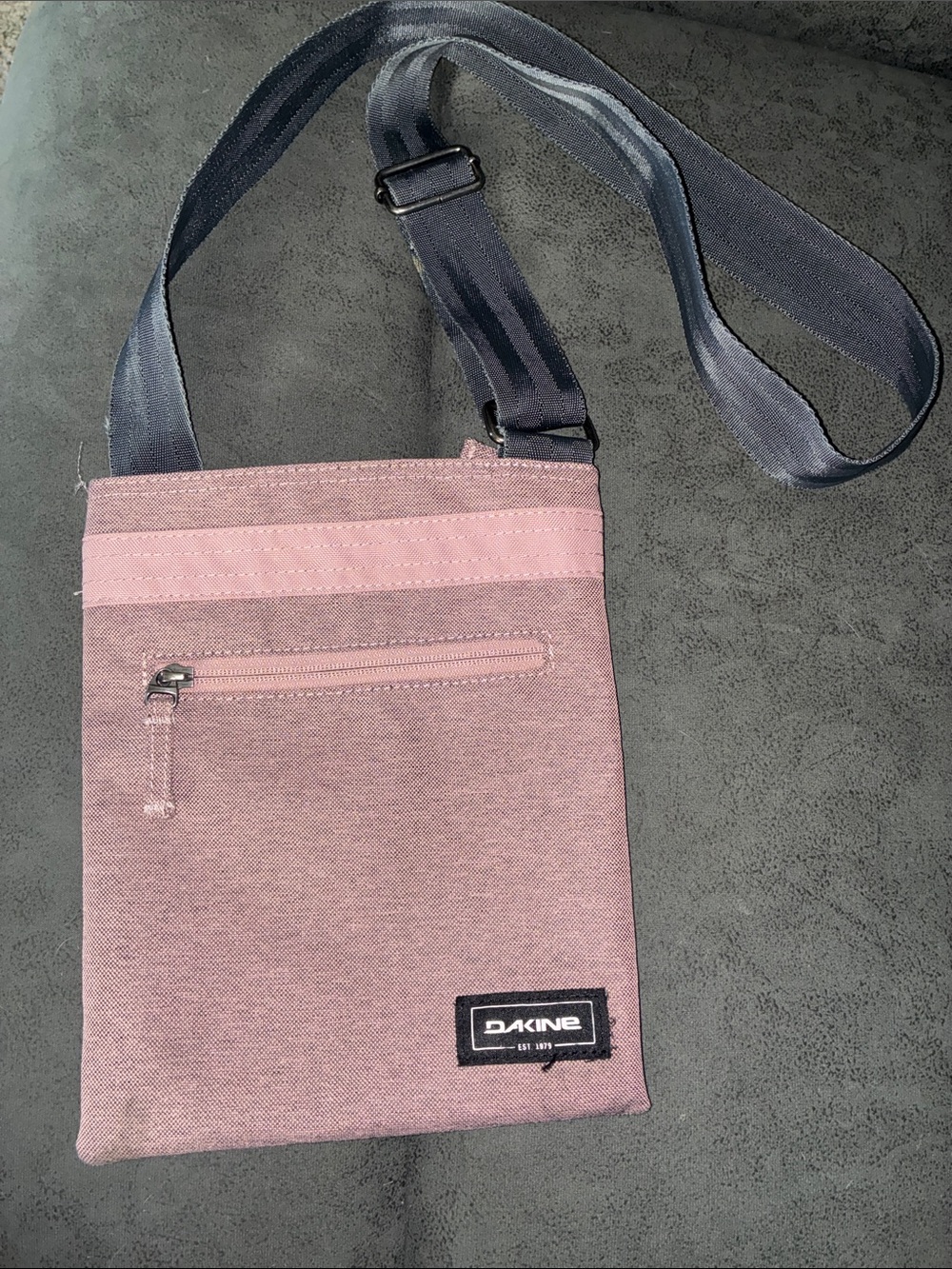 Dakine slim messenger bag in dusty rose with gray strap